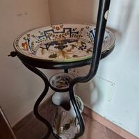 Lavabo antico in ceramica e ferro battuto