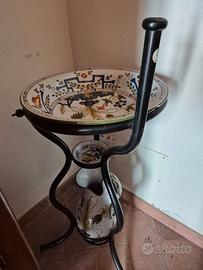 Lavabo antico in ceramica e ferro battuto