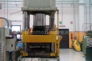 Attivita' stampaggio gomma e materie plastich