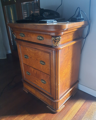 Comó e comodini in massello arte povera