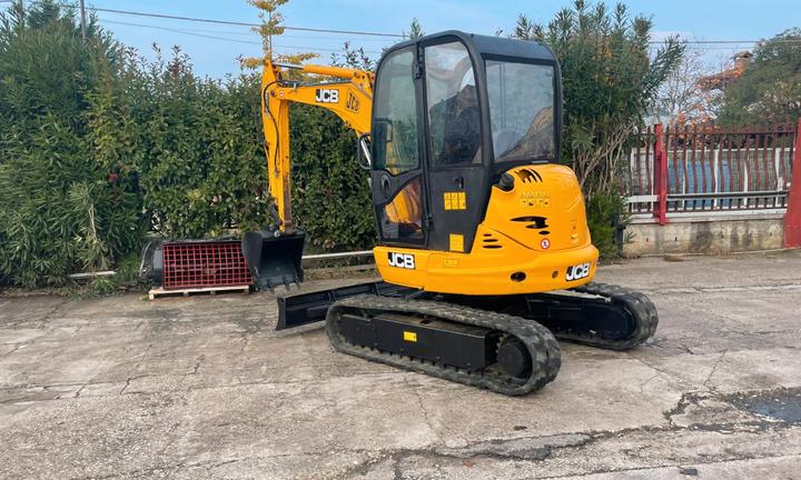 E32 Escavatore 35 q JCB 8035