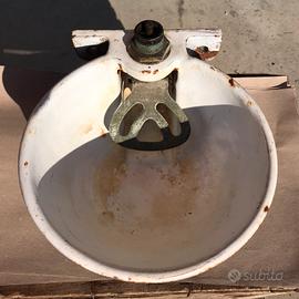 Abbeveratoio antico smaltato