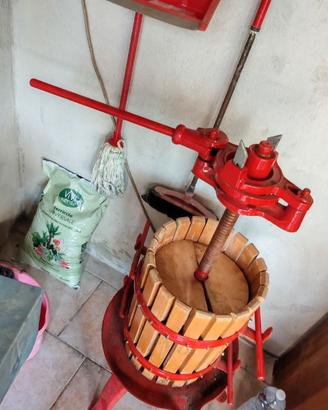 Torchio per uva, mai adoperato