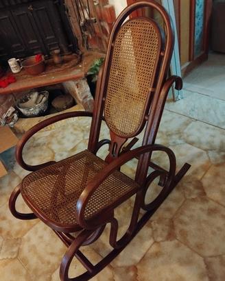 SEDIA A DONDOLO IN RATTAN 