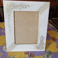 Cornice bianca per foto