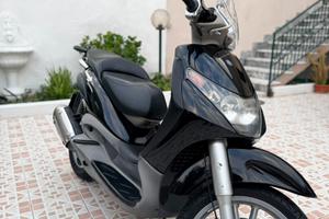 Piaggio Beverly 200