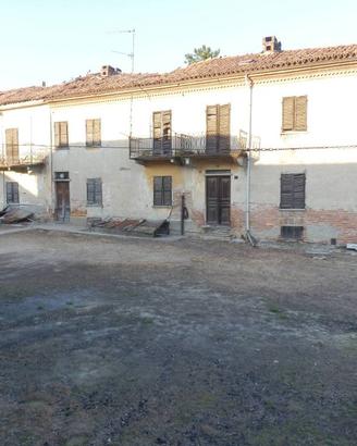 Rustico / Casale di 300 m² con box auto doppio a V