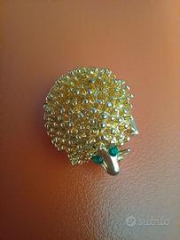 Spilla vintage riccio "BP" anni 70/80 dorata 