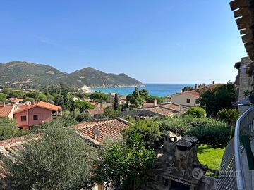 Villetta a schiera con balcone vista mare e terraz