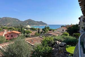 Villetta a schiera con balcone vista mare e terraz