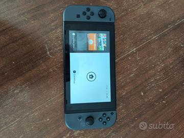 Nintendo Switch + Joy-Con Comfort Grip (anno 2019)