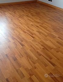 Parquet laminato color rovere/ciliegio 30 mq