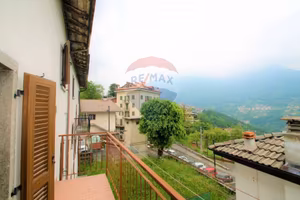 Casa indipendente di 260 m² con più di 5 locali a 