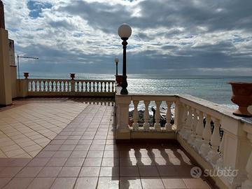 Casa Indipendente Fronte Mare con Garage Privato