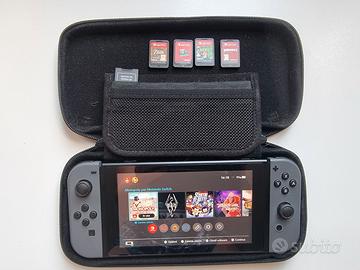 Nintendo Switch modello Standard + Custodia