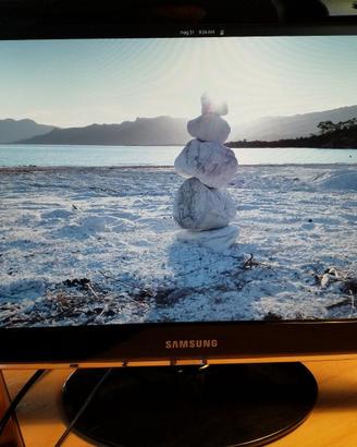 Monitor Samsung 22 polici DVI HDMI