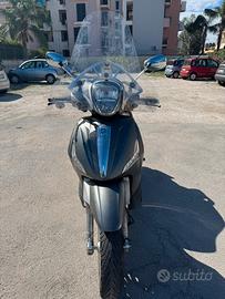Beverly 300 S Grigio opaco