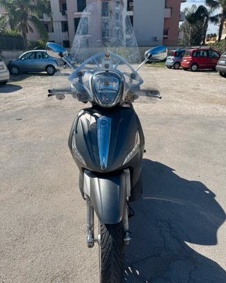 Beverly 300 S Grigio opaco