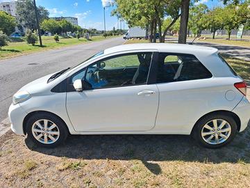 Yaris bianca per neopatentati