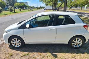 Yaris bianca per neopatentati