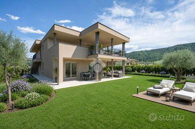 PORZIONE DI BIFAMILIARE A GARDA