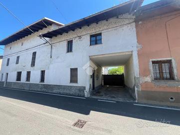 CASA SEMINDIPENDENTE A CARISIO