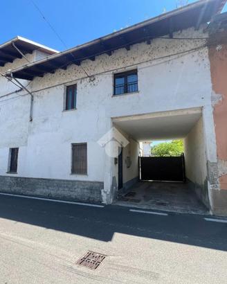 CASA SEMINDIPENDENTE A CARISIO
