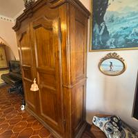 Armadio in legno massello noce
