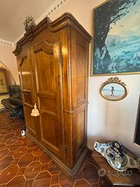 Armadio in legno massello noce