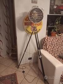 lampada da terra con treppiede