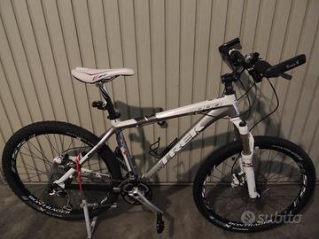 TREK 8000