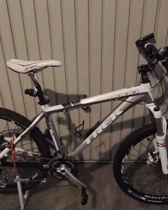 TREK 8000