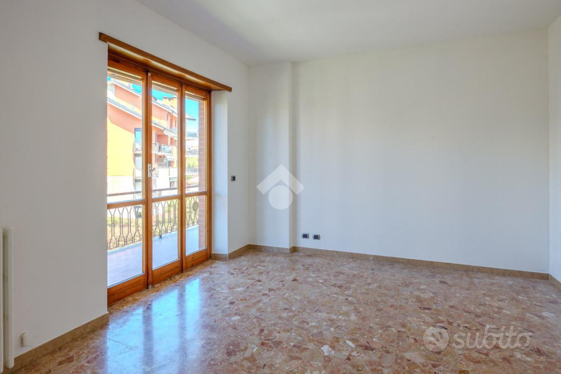 Apartment in Chieri, Torino - Vista 4