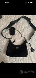 Borsa tracolla prada re edition 2005