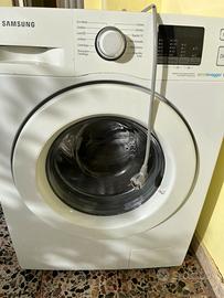 Lavatrice samsung modello WF80F5E0W4W
