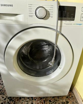 Lavatrice samsung modello WF80F5E0W4W