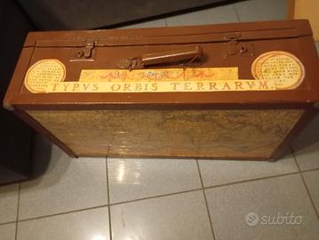 Antica valigia di legno