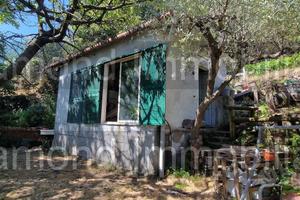 Casa con terreno a Presa Piedimonte Etneo