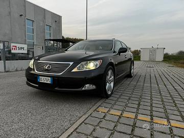 Lexus LS 460 4.6 V8