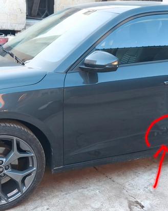 Audi A1 2023 porta lato guida Sx