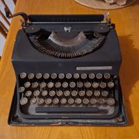 Macchina da scrivere Olivetti anni 40