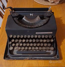 Macchina da scrivere Olivetti anni 40