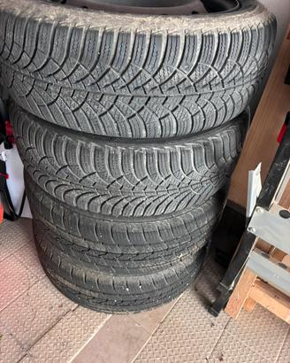 Gomme invernali completo di cerchi