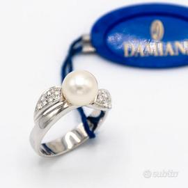 ANELLO “DAMIANI” ORO 18KT PERLA DIAMANTI DA.12