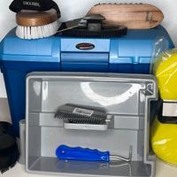 KERBL Kit toelettatura 7 parti cura del cavallo