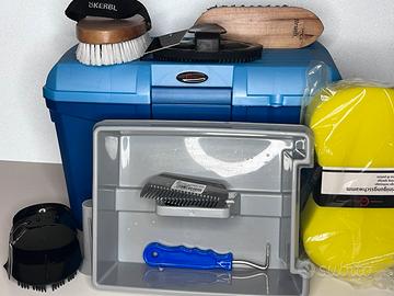KERBL Kit toelettatura 7 parti cura del cavallo