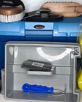 KERBL Kit toelettatura 7 parti cura del cavallo