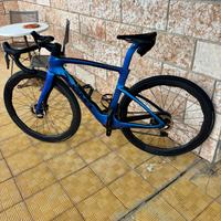 Bici da strada Pinarello New Dogma F DISC MY 25