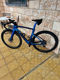 Bici da strada Pinarello New Dogma F DISC MY 25