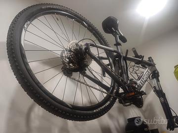 Bicicletta Mountain bike